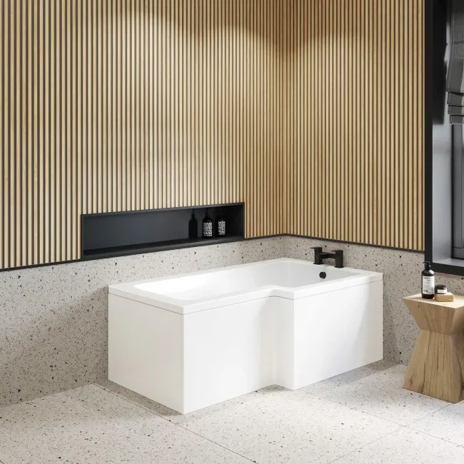 L Shaped 1600 Bath with Front Panel - Right Handed