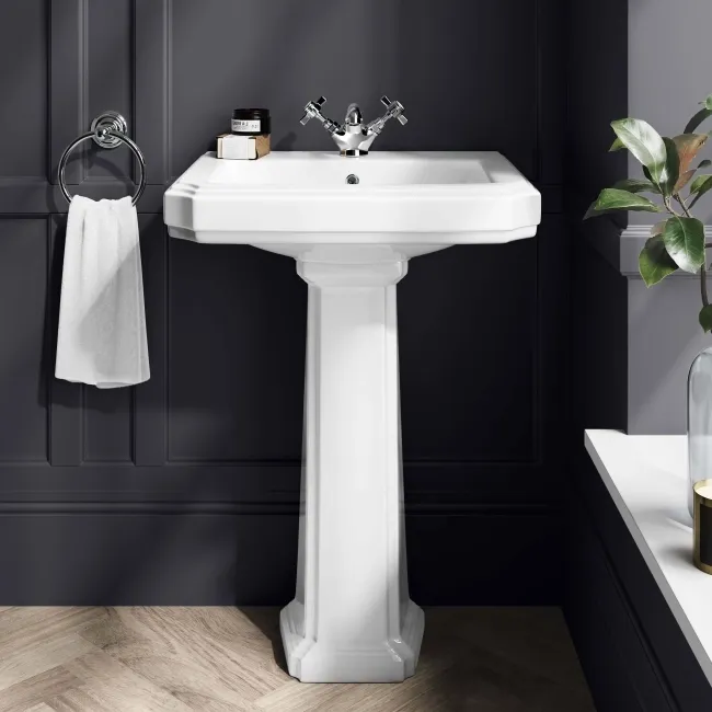 Hudson Traditional High-Level Toilet With Cotton White Seat & Pedestal Basin - Single Tap Hole