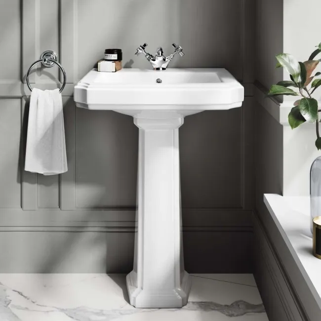 Hudson Traditional Close Coupled Toilet With Low-level Cistern & Pedestal Basin Set - Single Tap Hole