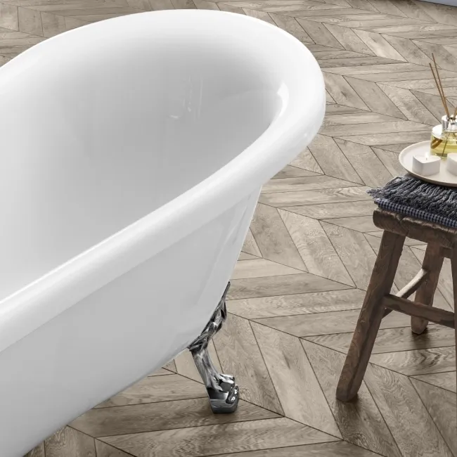 Tonbridge 1600mm Roll Top Bath - Chrome Claw Feet