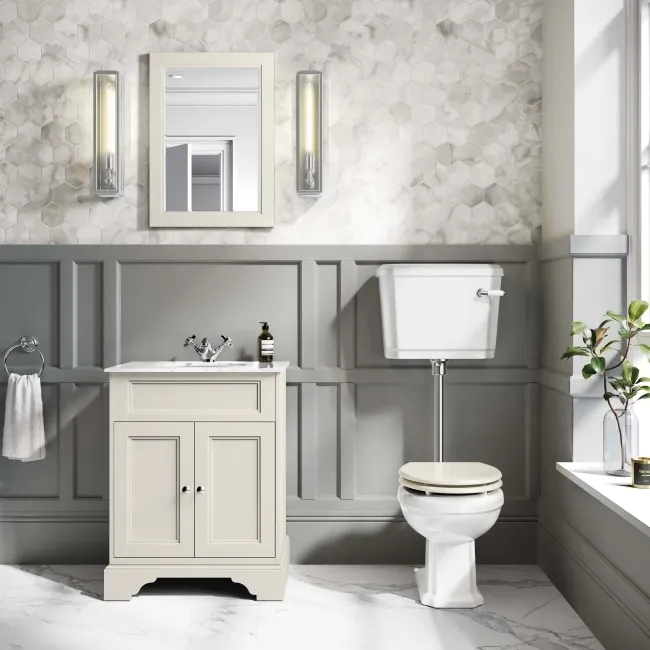 Hudson Traditional Toilet With Low-Level Cistern and Chalk White Wooden Seat