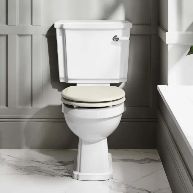 Hudson Traditional Close Coupled Toilet With Chalk White Seat & Pedestal Basin - Single Tap Hole