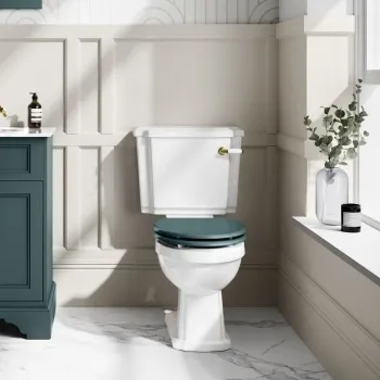 Hudson Traditional Close Coupled Toilet With Midnight Green Wooden Seat - Brushed Brass Lever
