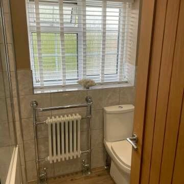 Gibraltar Slimline Large White Traditional Heated Towel Radiator (Flat Top Rail)