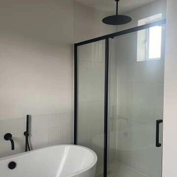 Hamburg Matt Black Easy Clean 8mm Sliding Shower Door 1400mm - Easy Fix Feature