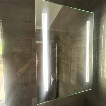 Emielia Battery Operated Illuminated LED Mirror Cabinet 700x500mm