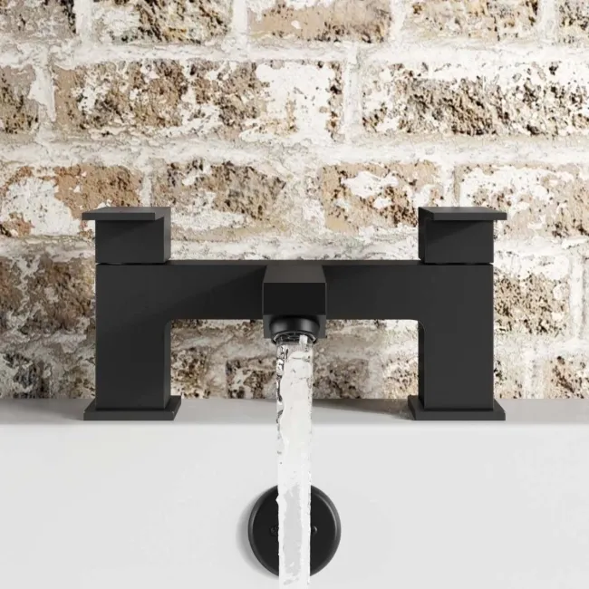 Lea Matt Black Bath Filler