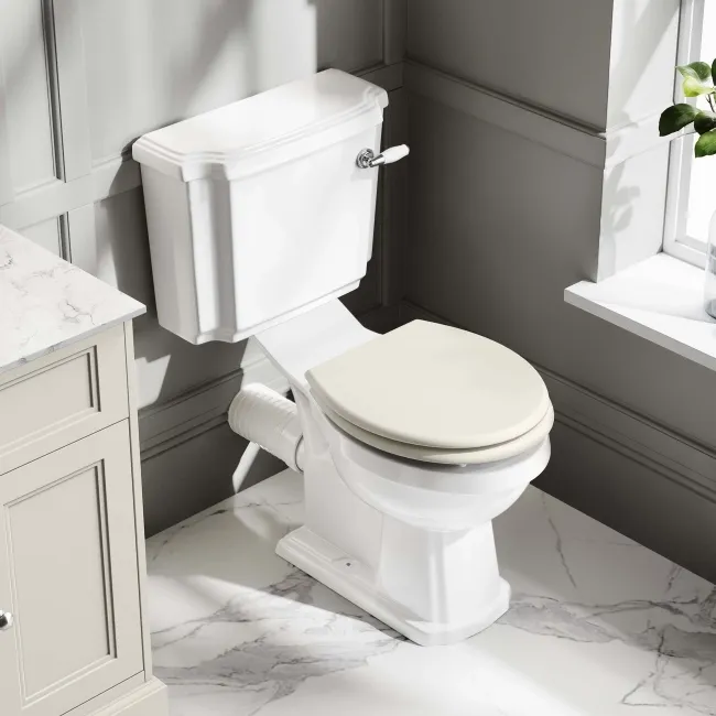Hudson Traditional Close Coupled Toilet With Chalk White Wooden Seat