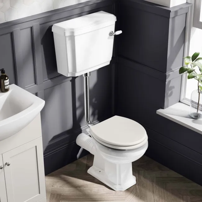 Hudson Traditional Toilet With Low-Level Cistern and Cotton White Wooden Seat