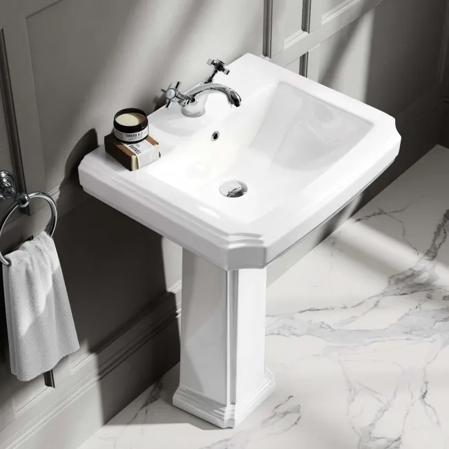 Hudson Traditional Low-Level Toilet With Chalk White Seat & Pedestal Basin - Single Tap Hole