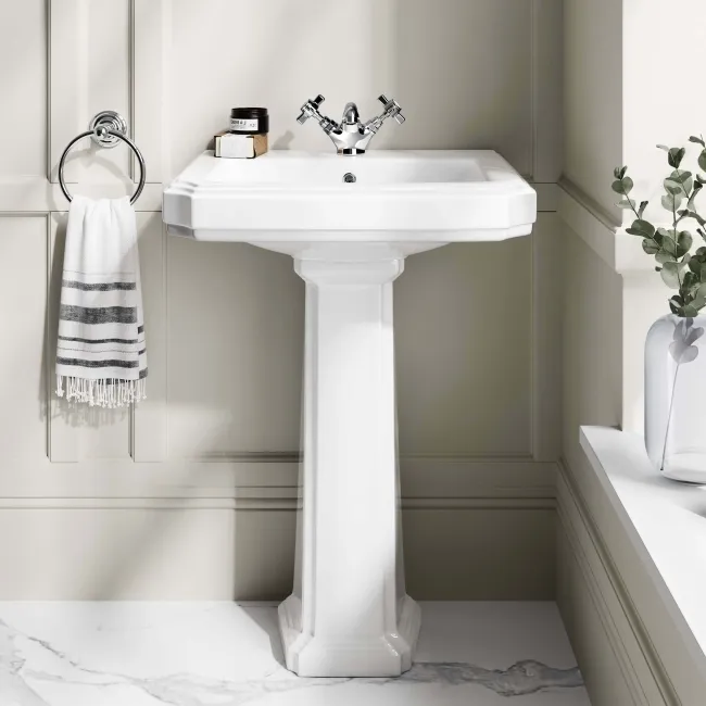 Hudson Traditional Close Coupled Toilet With Midnight Green Seat & Pedestal Basin - Single Tap Hole