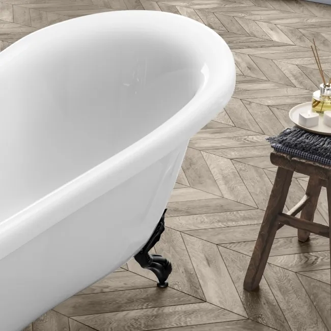 Tonbridge 1600mm Roll Top Bath - Black Ball Feet