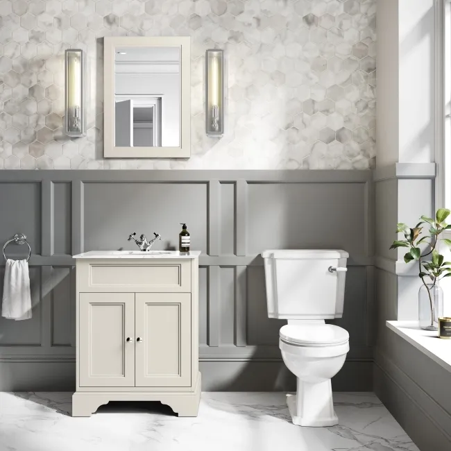 Hudson Traditional Close Coupled Toilet With Soft Close Seat