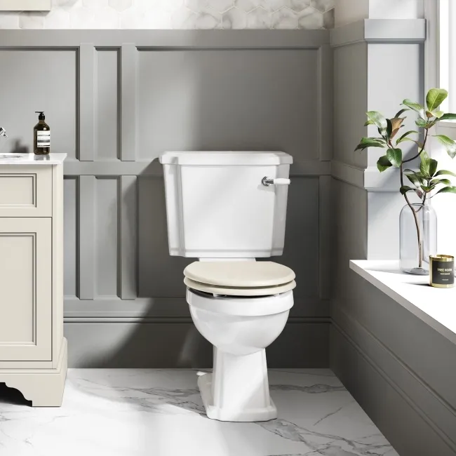 Hudson Traditional Close Coupled Toilet With Chalk White Wooden Seat
