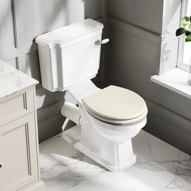 Hudson Traditional Close Coupled Toilet With Chalk White Wooden Seat