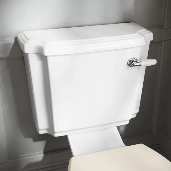 Hudson Traditional Close Coupled Toilet With Chalk White Wooden Seat