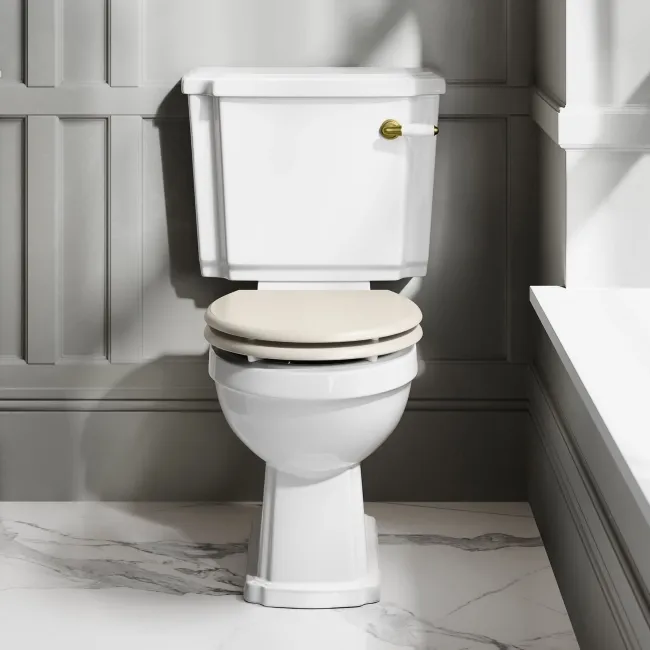 Hudson Traditional Close Coupled Toilet With Chalk White Wooden Seat - Brushed Brass Lever