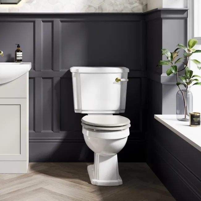 Hudson Traditional Close Coupled Toilet With Cotton White Wooden Seat - Brushed Brass Lever