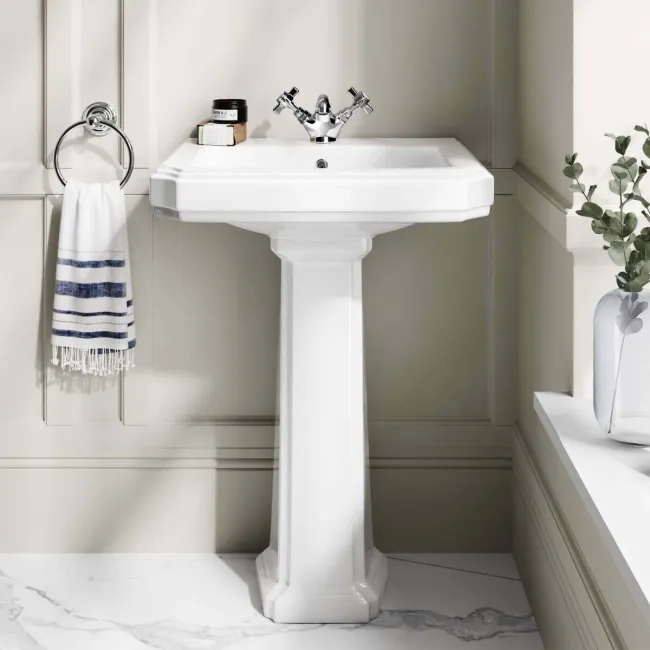 Hudson Traditional Low-Level Toilet With Dove Grey Seat & Pedestal Basin - Single Tap Hole