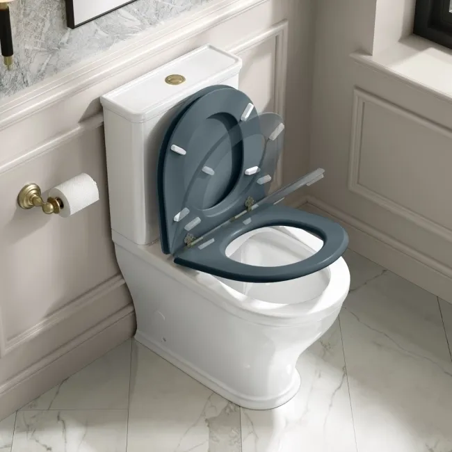 Kansas Traditional Rimless Close Coupled Toilet With Inky Blue Wooden Seat - Brushed Brass Hinges