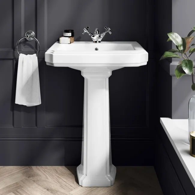 Hudson Traditional Low-Level Toilet With Cotton White Seat & Pedestal Basin - Single Tap Hole