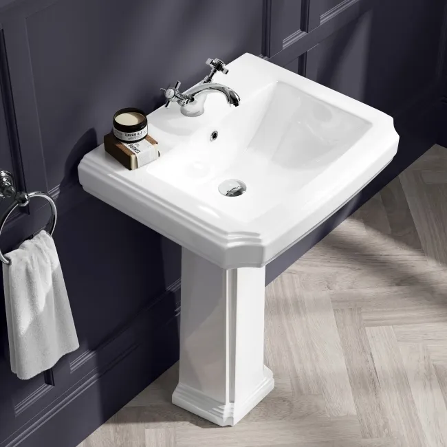 Hudson Traditional Low-Level Toilet With Cashmere Pink Seat & Pedestal Basin - Single Tap Hole