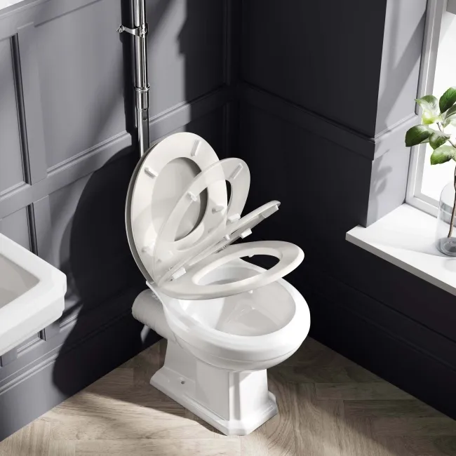 Hudson Traditional High-Level Toilet With Cotton White Seat & Pedestal Basin - Double Tap Hole